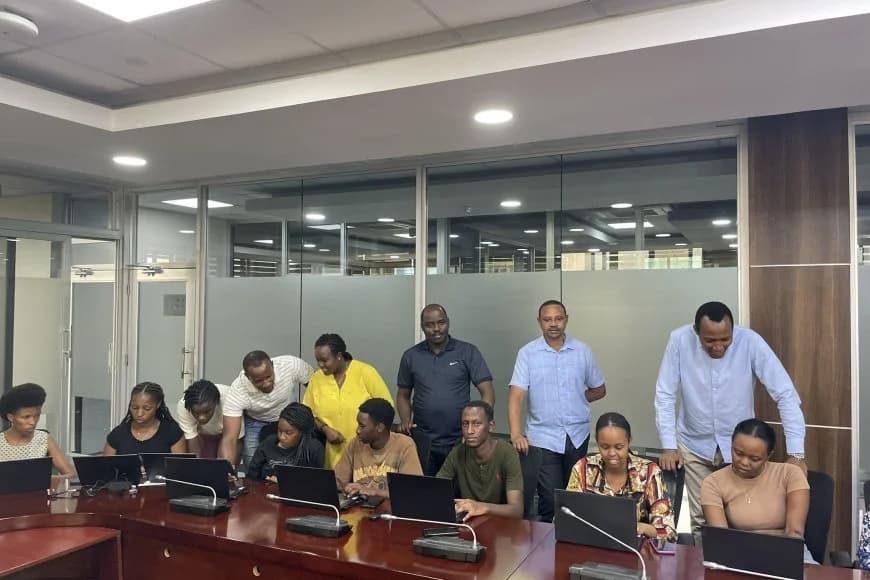 Kaminuza y'u Rwanda yatangiye guha Mudasobwa abanyeshuri bayo nyuma y'imyaka 3