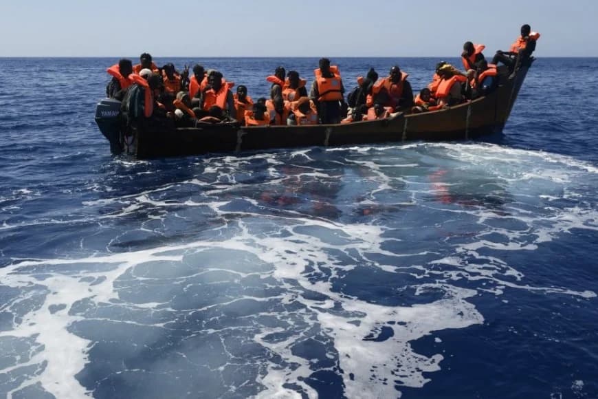 Ubwato bwari butwaye abimukira bwarohamye mu Nyanja ya Mediterannée