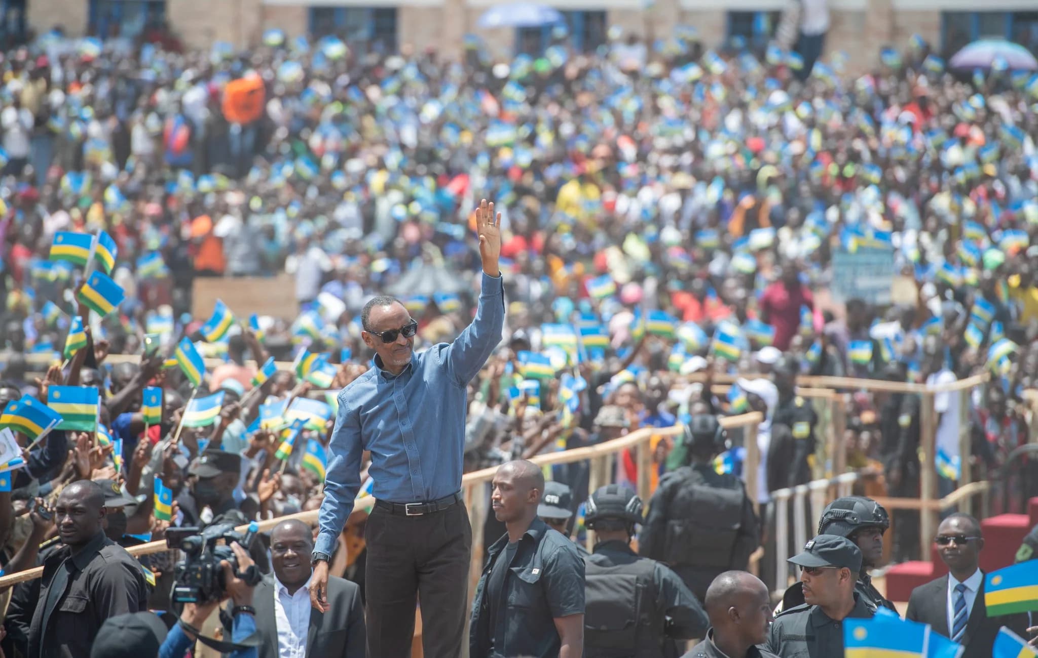 Perezida Kagame yasuye Akarere ka Ruhango abemerera kubongerera ibikorwa remezo - DomaNews.rw