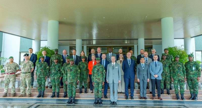 Gen MK Mubarakh receives student officers from the Royal College of Defence Studies of UK