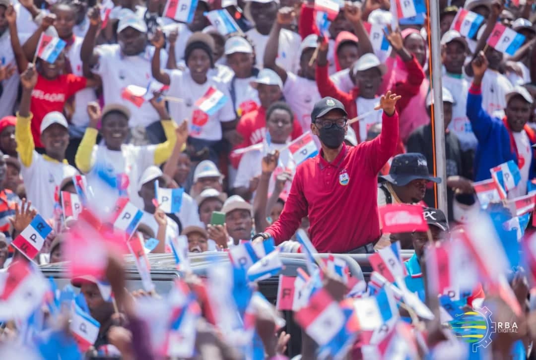 KAGAME wa FPR-Inkotanyi yiyamamarije i Gakenke