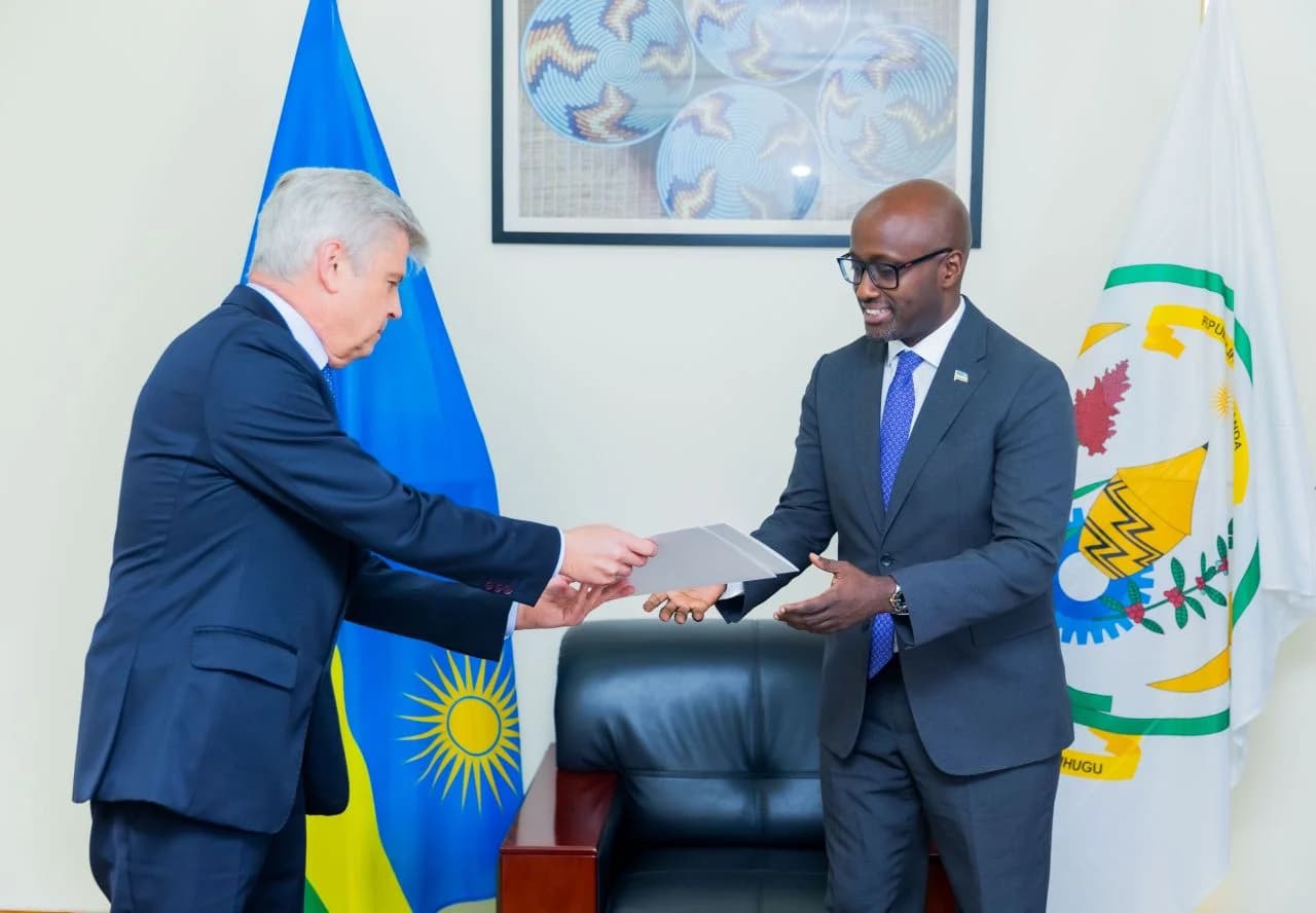 Minister Nduhungirehe Receives Copies of Letter of Credence of Russian Envoy