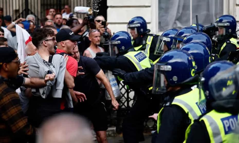 British Prime Minister Keir Starmer Convened Emergency Meeting Following Far-Right Protests