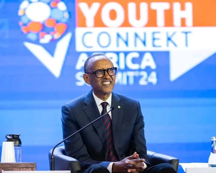 Perezida Kagame yagarutse  ku ngaruka mbi  za Politiki muri YouthConnekt