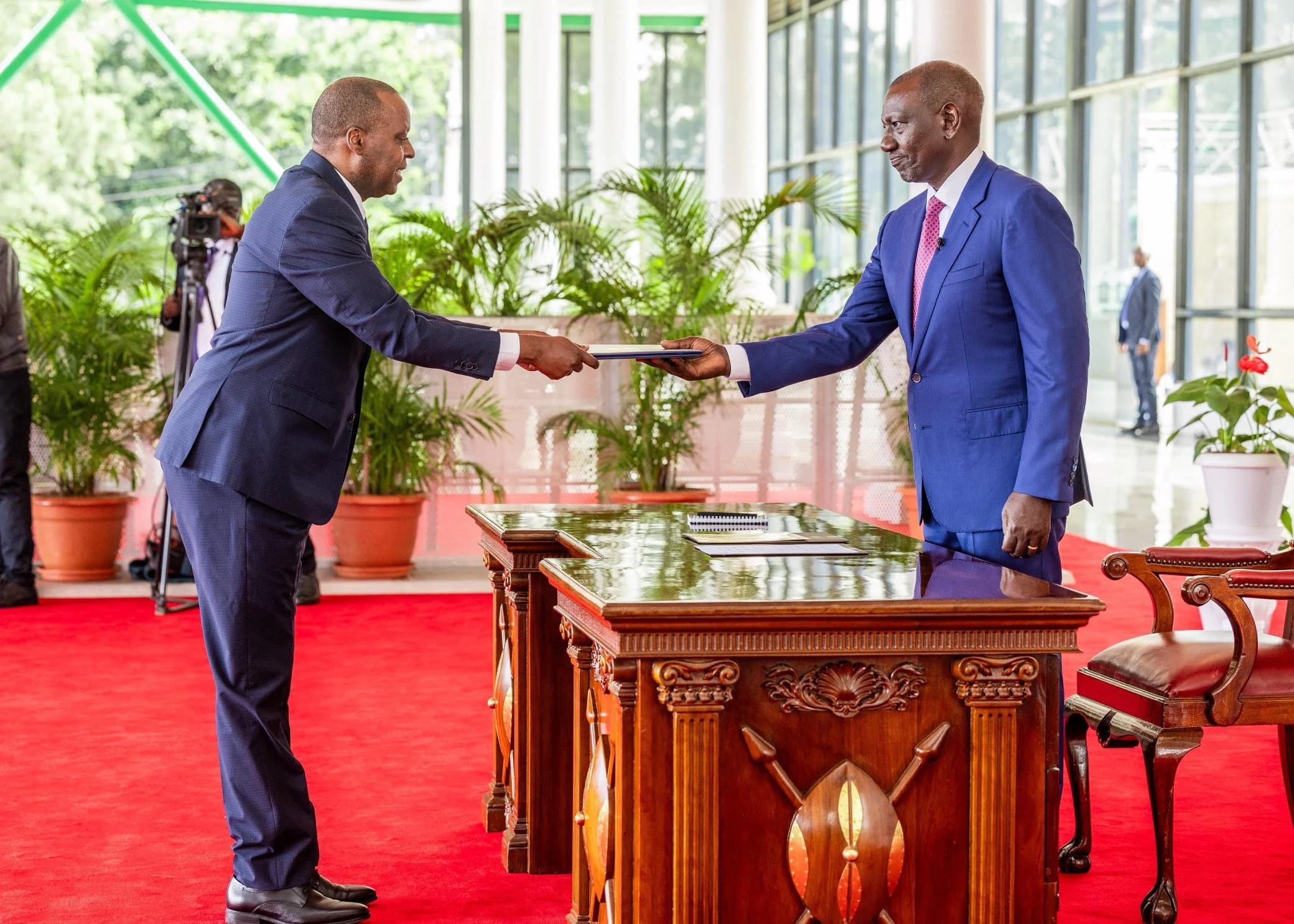 High Commissioner Rwamucyo presents credentials to Kenyan President