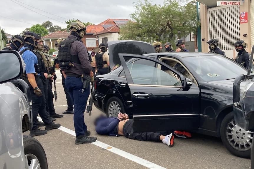Sydney police foil alleged underworld “kill team” plot in dramatic revesby arrests