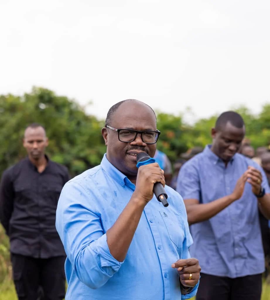 Prime Minister Nsengiyumva joins residents of Gahini in Umuganda to improve rural connectivity