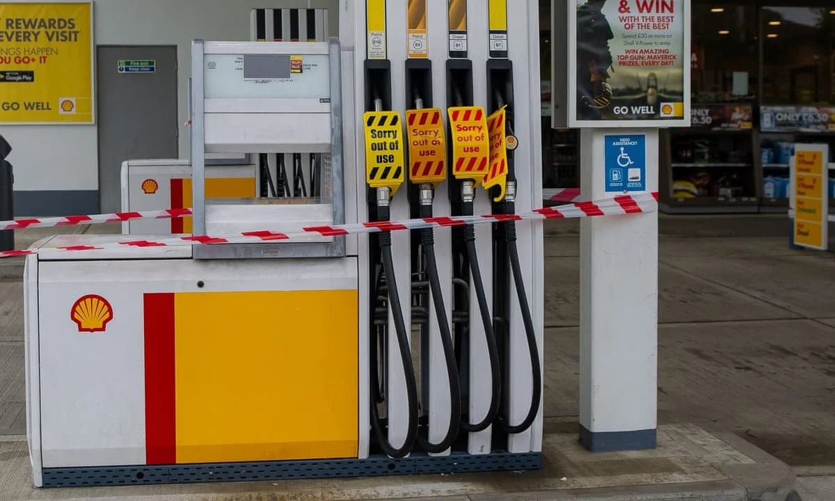 Economic Alarm Bells Ring as Hormuz Blockage Chokes Global Oil Supply