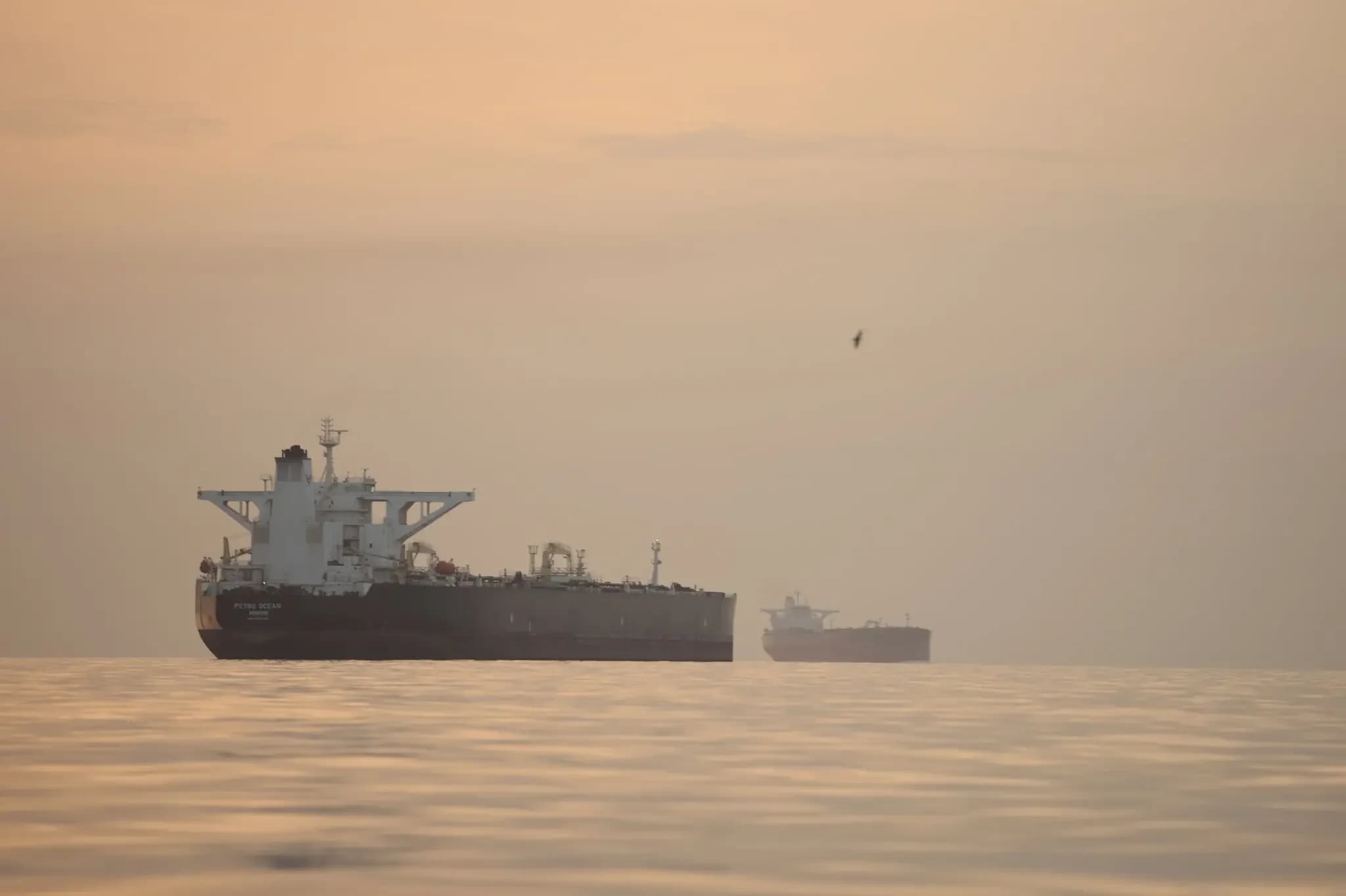 Iran Retakes Control of Strait of Hormuz, Ships Turn Back After Attacks