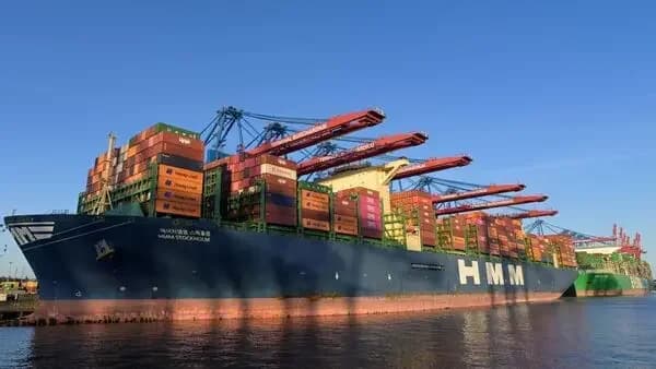 Fire and Explosion Reported on HMM Namu in Strait of Hormuz; No Casualties, Seoul Says