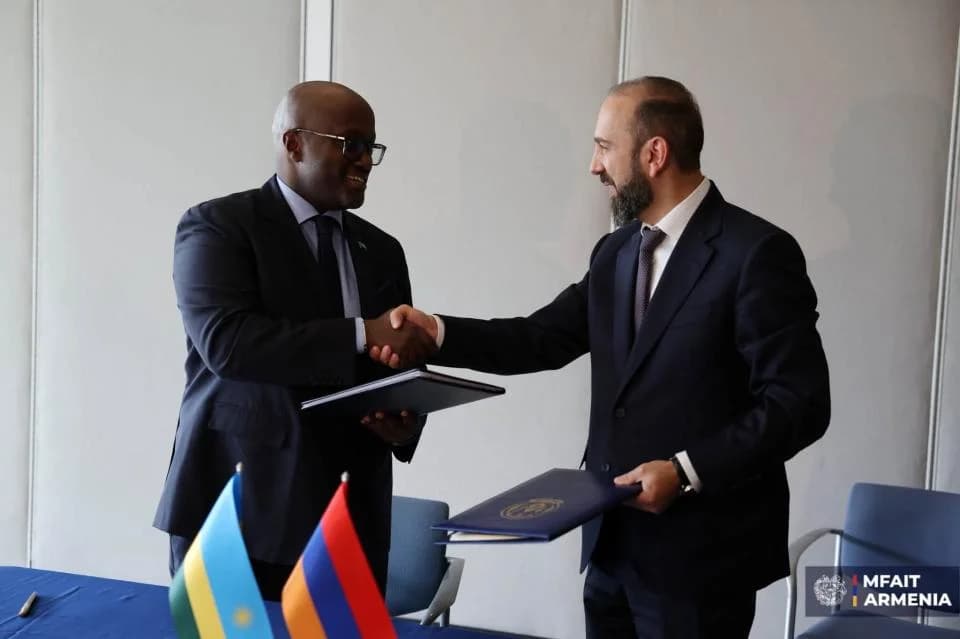 URwanda na Armenia bemeranyijwe gukuraho visa kubafite pasiporo za diplomatic na service.