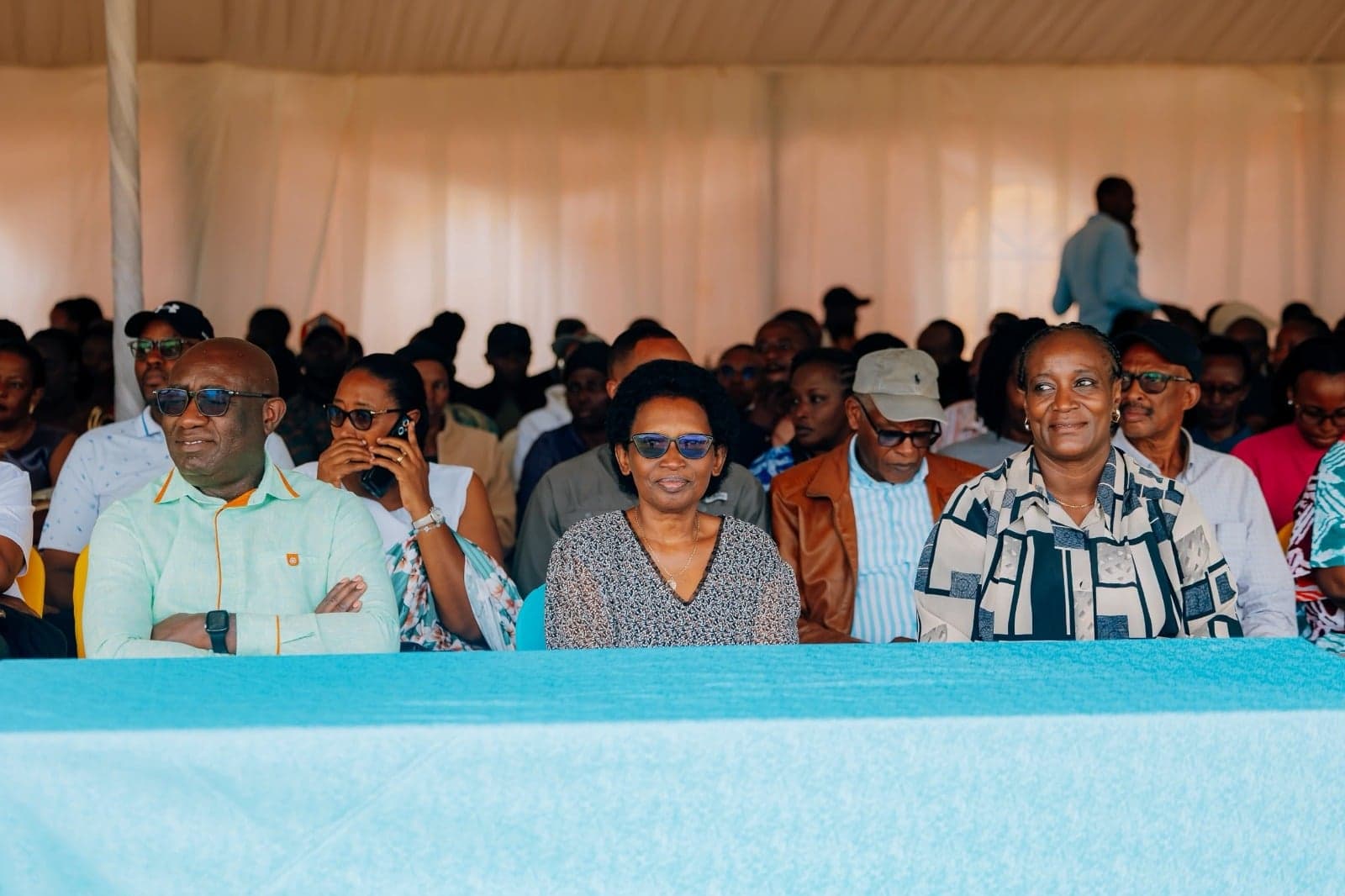Amatora y'inzego z'ibanze mu Rwanda arakomeje abatuye utugari bitabiriye gutora