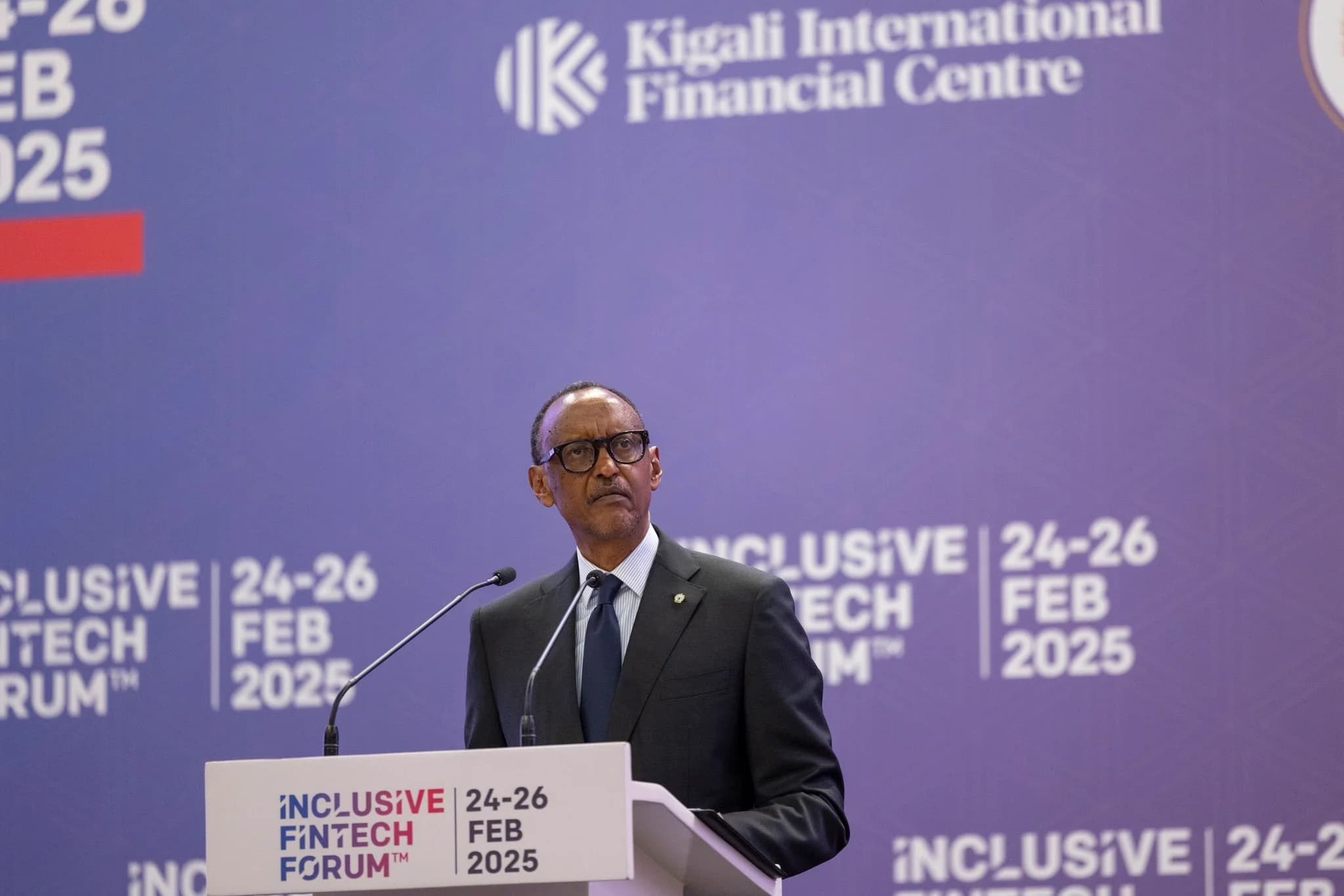 Perezida Kagame yagaragaje ko abayobozi bakwiriye kwita ku mpamvu abahanga bajya gukorera hanze ya Afurika