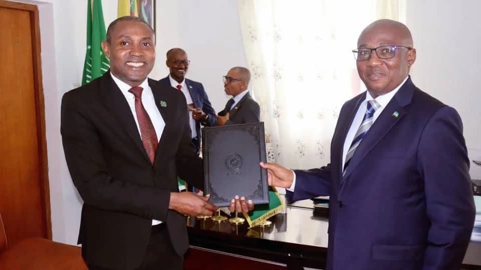 Amb. Ndamage presents credentials to Comoros President