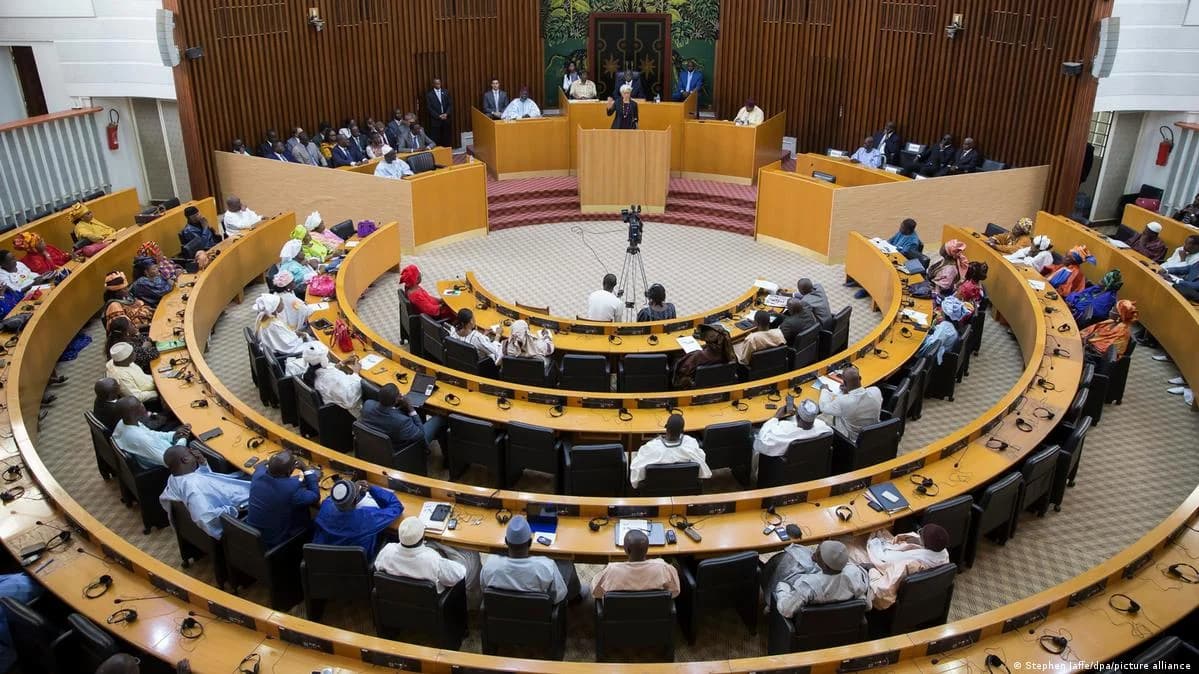 Senegal iri mu mpinduka zikomeye: Kuki Perezida Diomaye Faye ashobora kugabanyirizwa ububasha? Isesengura ry'ibiri kuba
