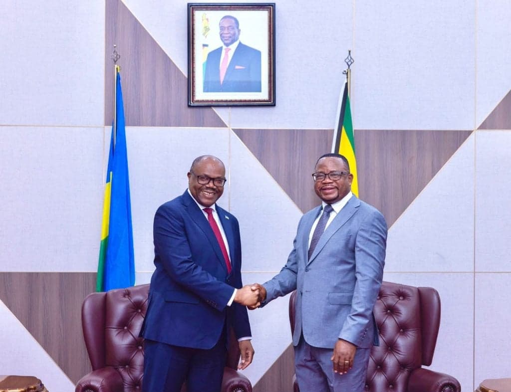 Ministrie Dr.Nsengimana arikumwe n'Umuyobozi wo muri Zimbabwe.