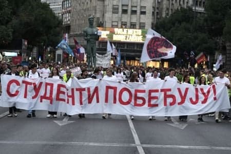 Urubyiruko rw'abanyeshuri muri Serbia rukomeje guhangana nishyaka (SNS) rimaze imyaka 14 kubutegetsi.